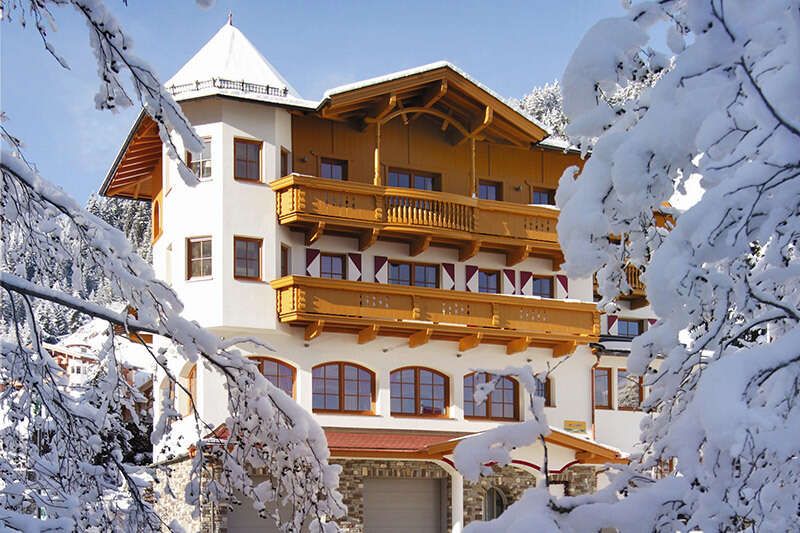 Alpenherz Hotel in winter from the outside